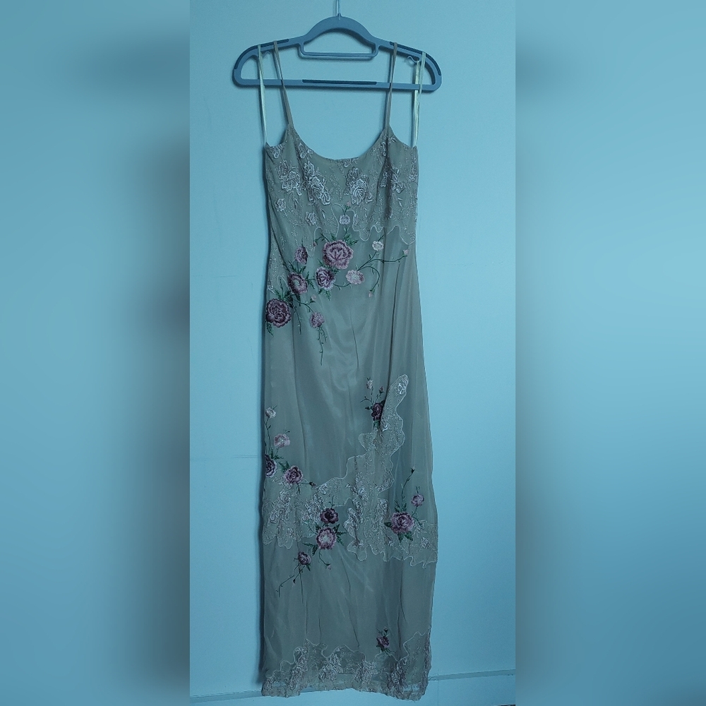 Sue Wong Size 4 Floral Embroidered Evening Gown With Scarf